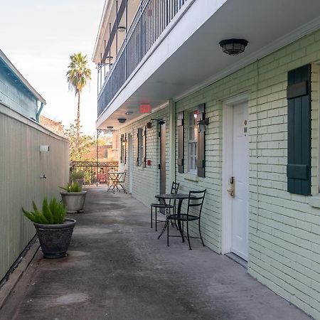 French Quarter Suites Hotel New Orleans Exterior photo