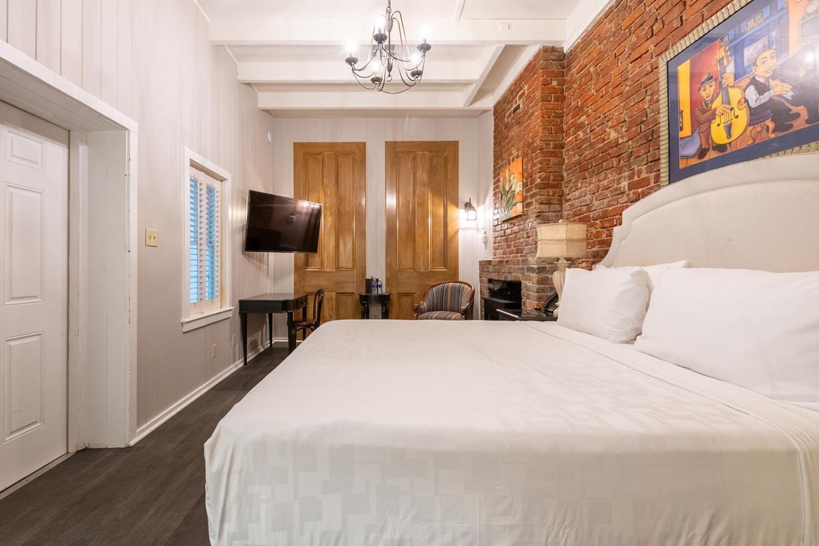 French Quarter Suites Hotel New Orleans Exterior photo