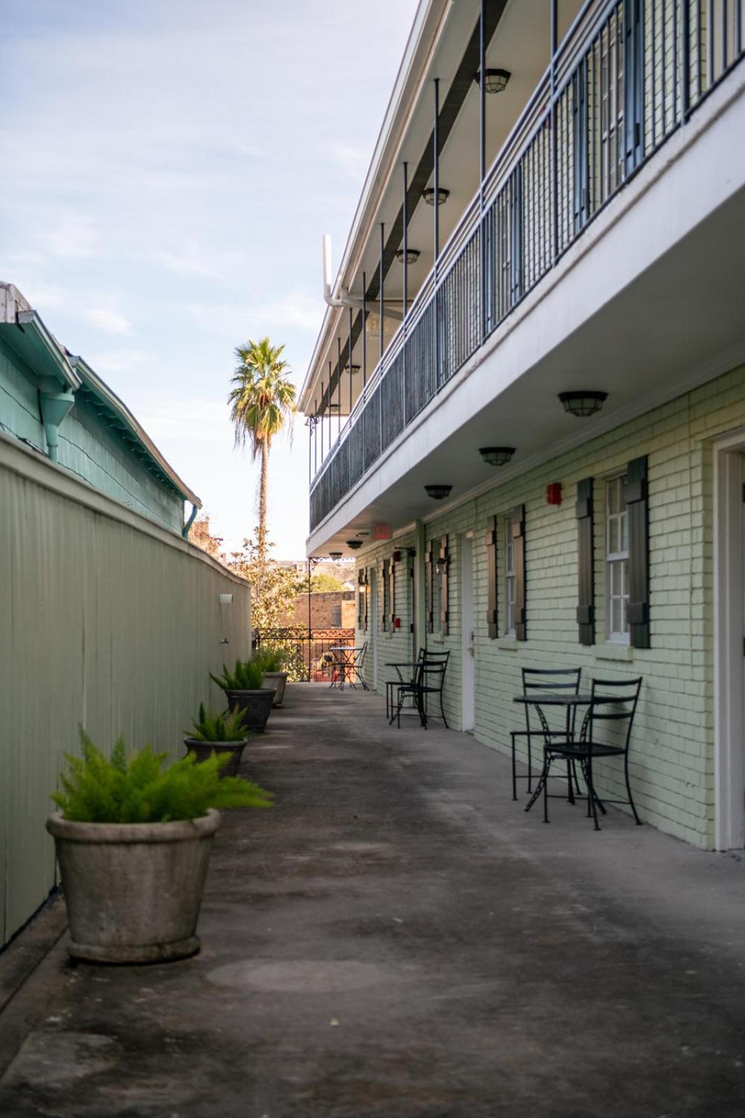 French Quarter Suites Hotel New Orleans Exterior photo