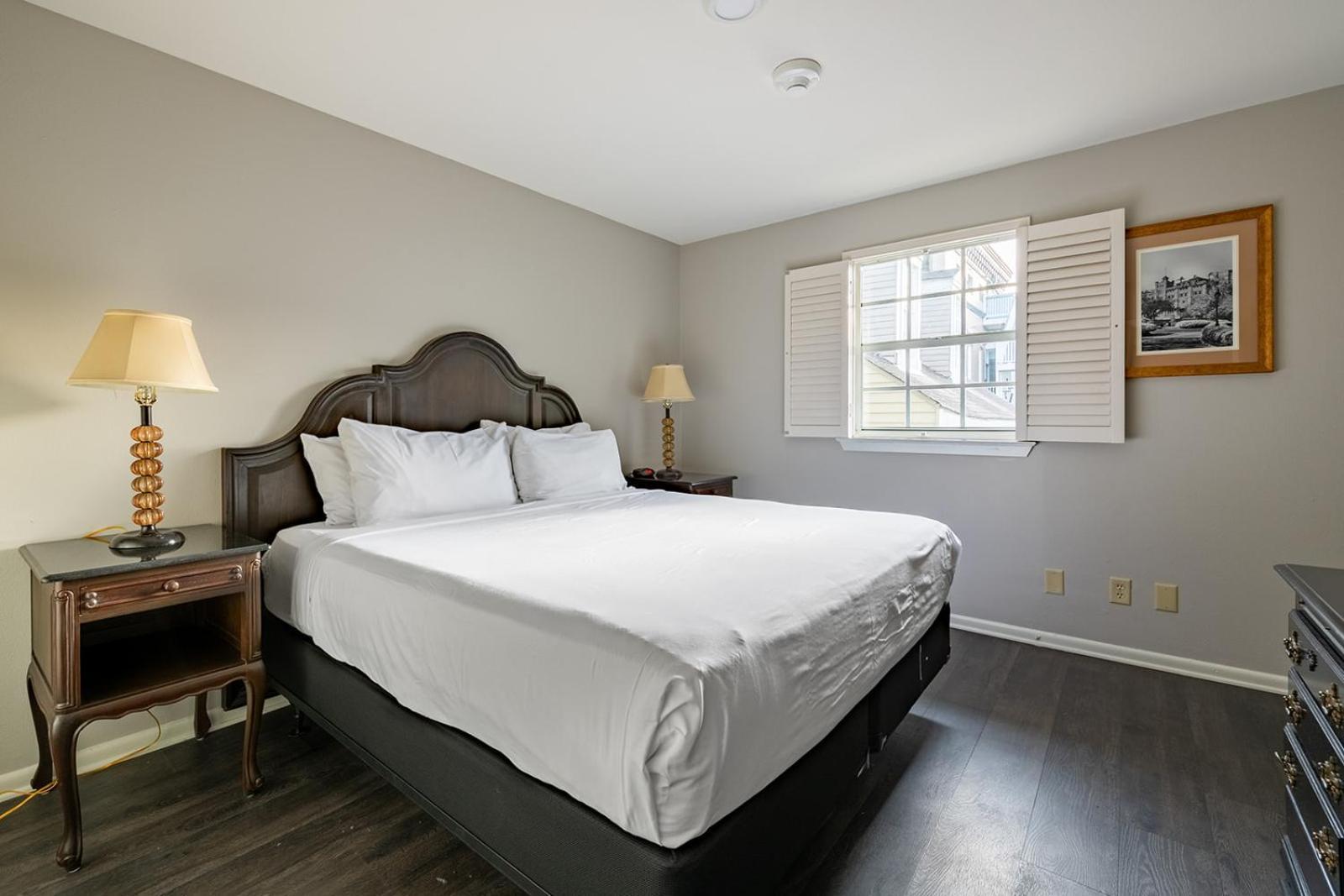 French Quarter Suites Hotel New Orleans Exterior photo